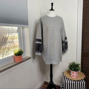 Lea & Viola | Grey Faux Fur Trimmed Long Sleeved Sweatshirt